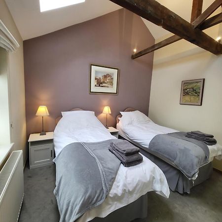 The Coach House Villa Cheltenham Exterior photo