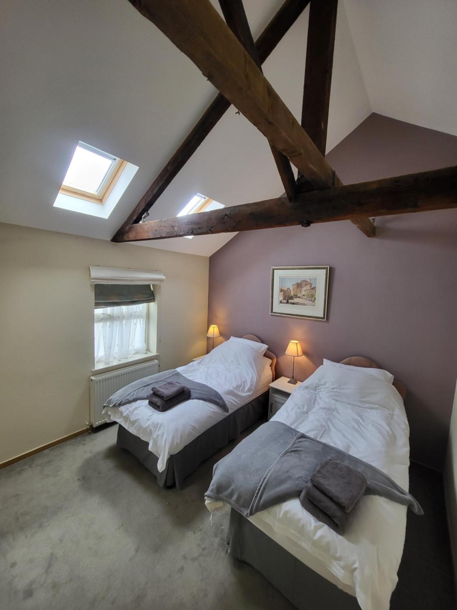The Coach House Villa Cheltenham Exterior photo